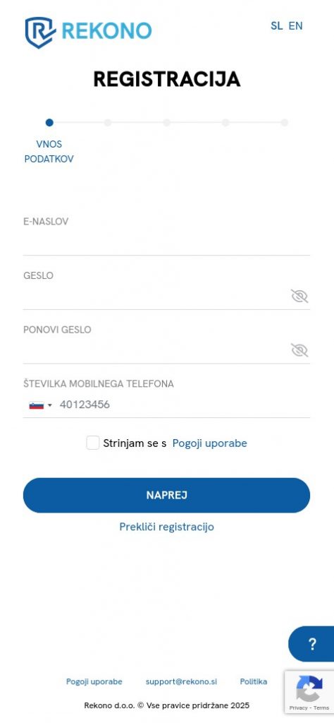 Prikaz mobilne strani Rekono za registracijo z vnosom e-naslova, gesla in telefonske številke ter gumbom Naprej.